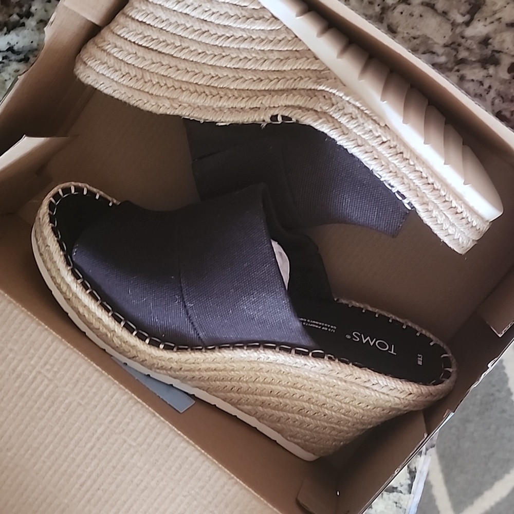 Shoes - Picture 3 of 6